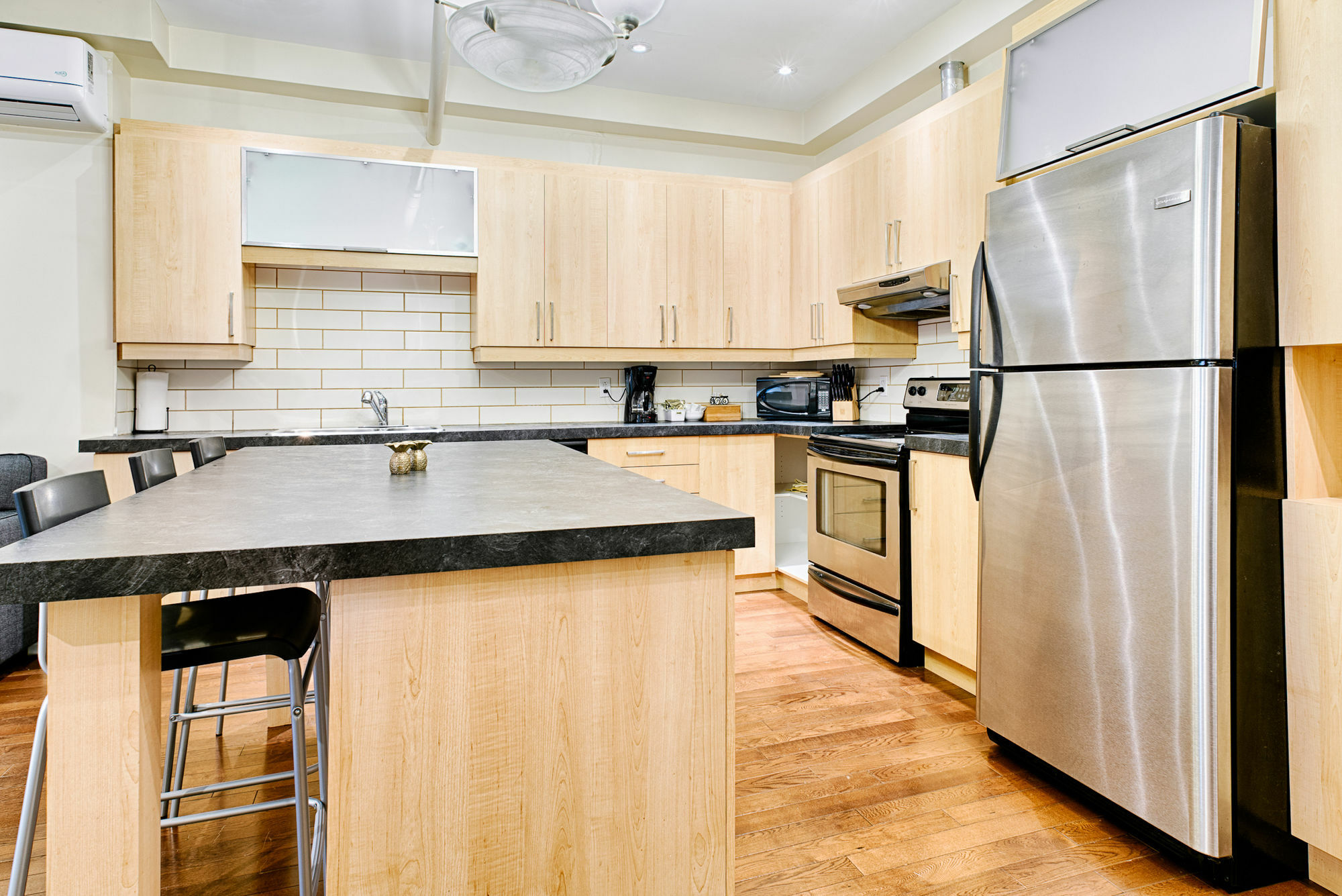 Apartamento Colorful 4br In The Village By Sonder Montreal